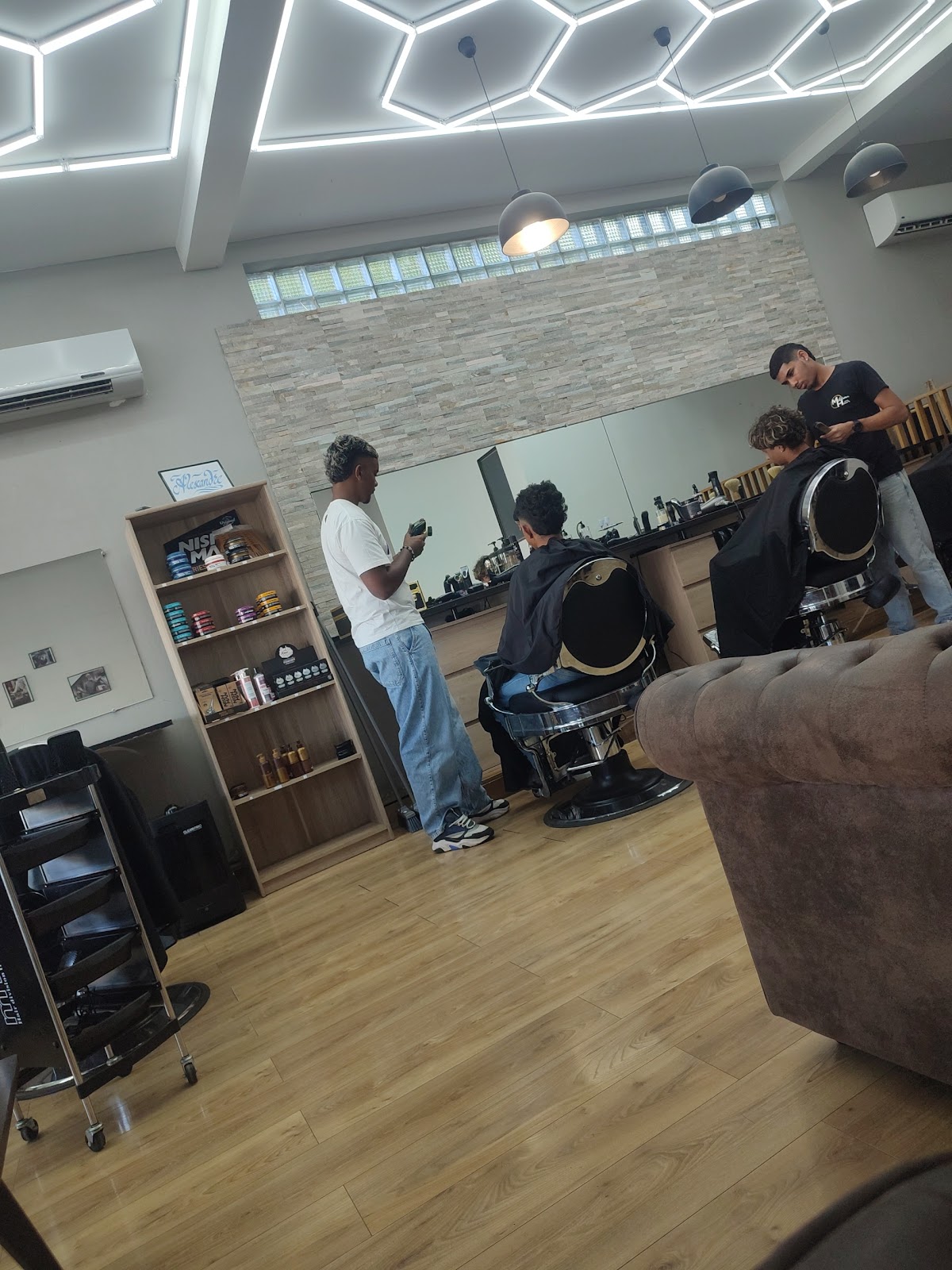 Million Hair Coiffure